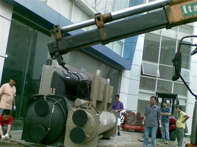 北京随车吊和汽车吊的核心区别是什么？哪种更省钱？