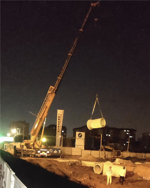 北京“弯臂矫正”—— 吊车的 “形变补偿” 技术